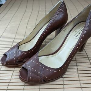 Coach "Clarice" women's sz 10 B   brown Leather bold white cord Stitched Peep To